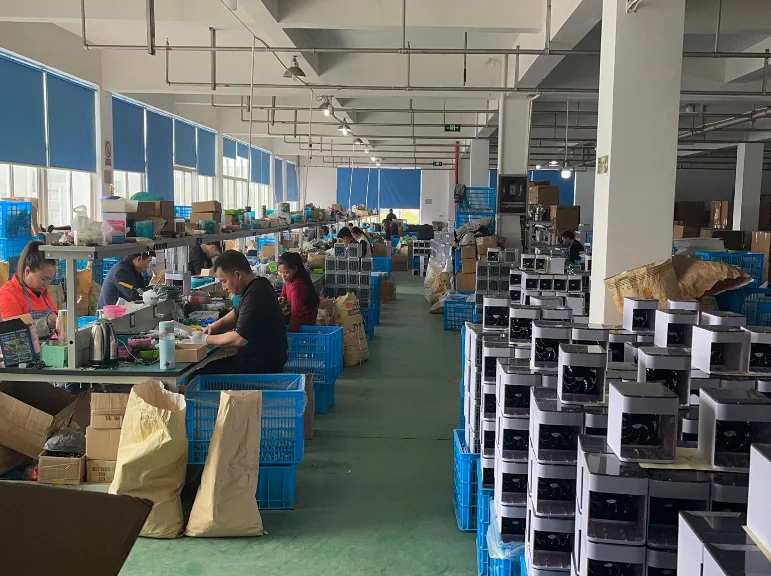 Lao Lin on-site at a Chinese factory